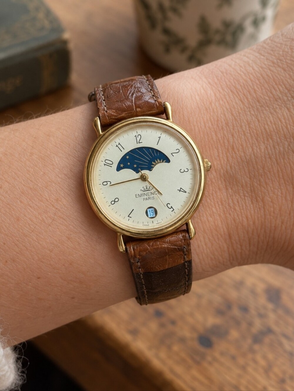 Vintage Eminence Paris Quartz Watch ā Day/Night Dial ā Leather Band